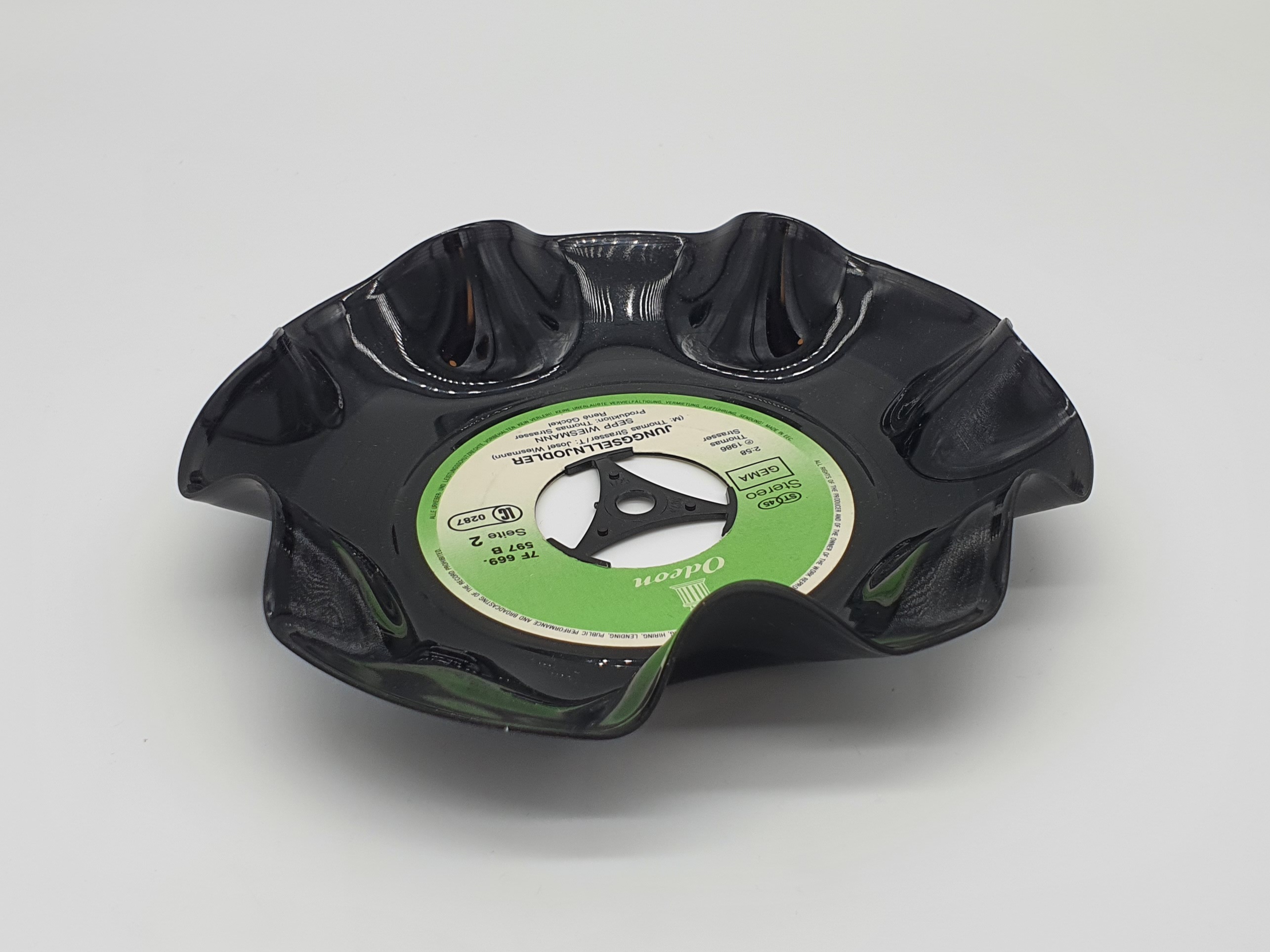 Schüsseln aus Schallplatten