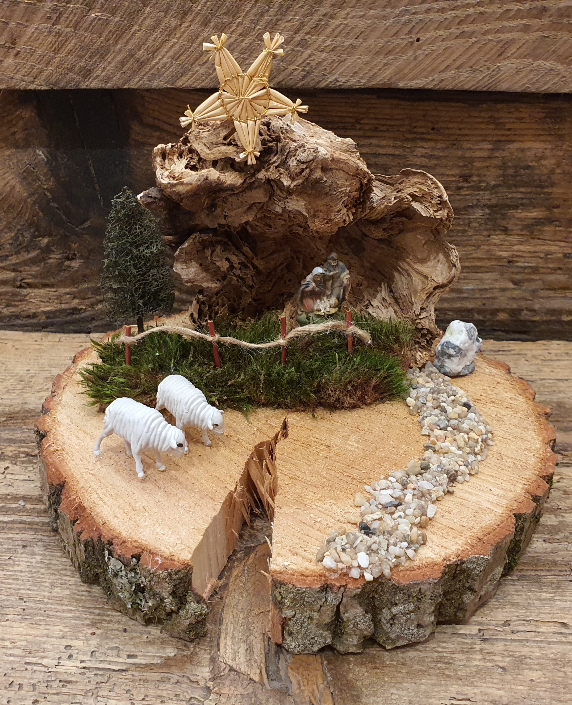 Mittelgroße Weihnachtskrippe 