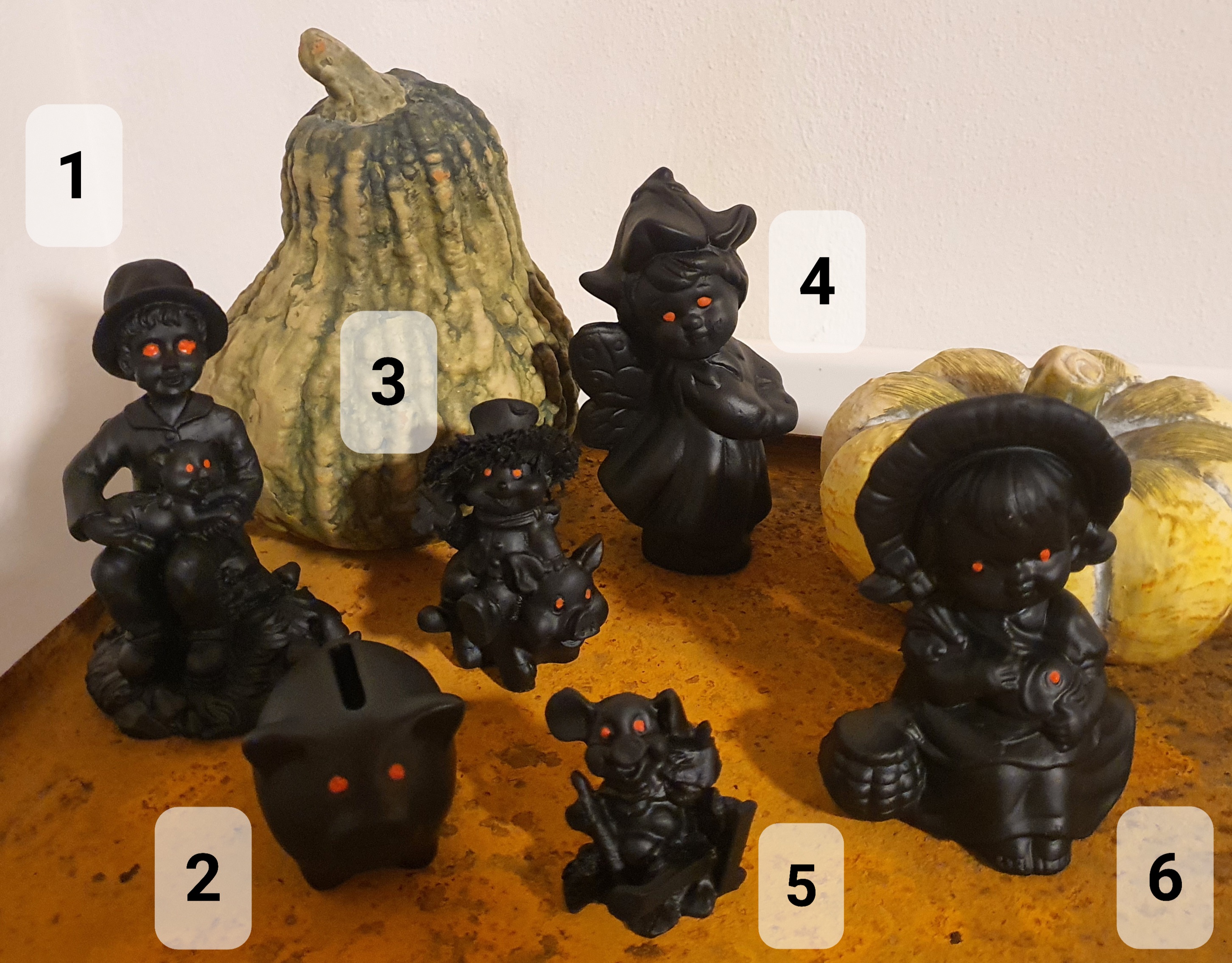 Gruselige Figuren